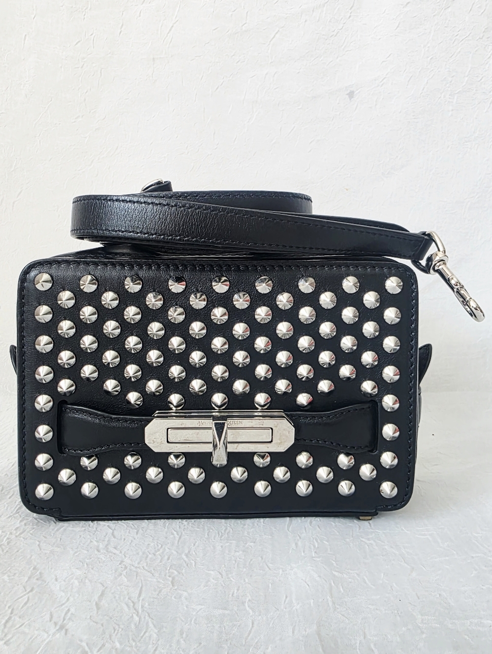 Auth Alexander McQueen Myth Studded Leather Crossbody Bag